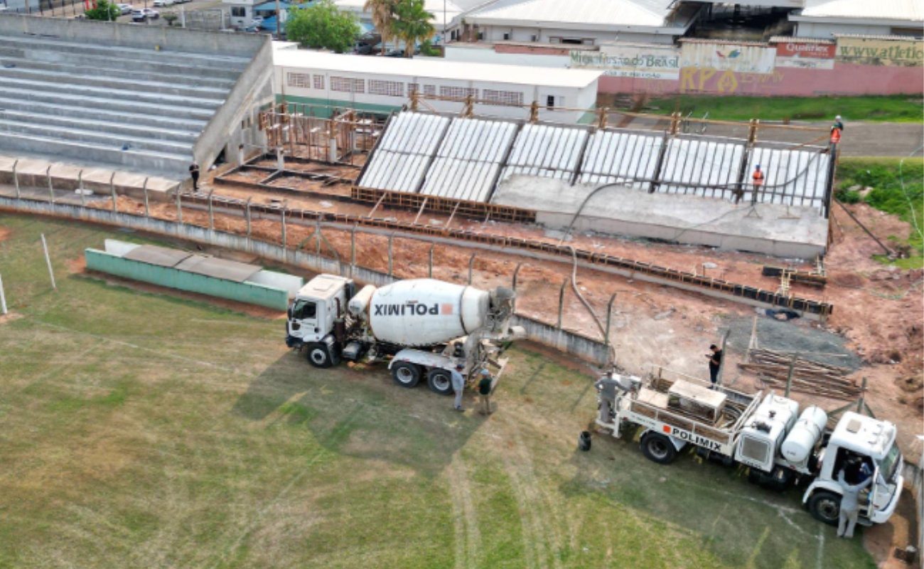 Estádio Camacho avança com concretagem da nova arquibancada